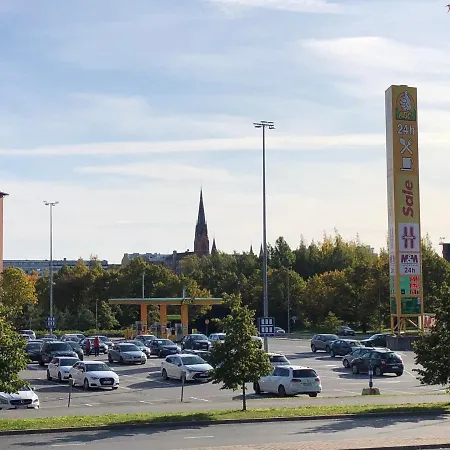 18m2 Shared Twin In A Villa/ Centrum