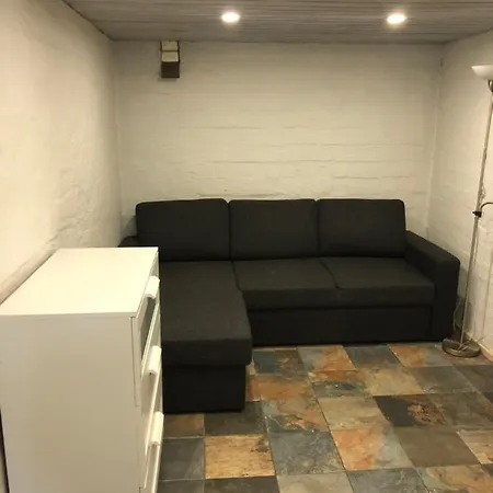 18m2 Shared Twin In A Villa/ Centrum