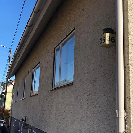 18m2 Shared Twin In A Villa/ Centrum